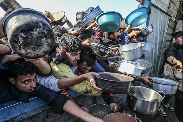 غزه زیر آتش و گرسنگی؛ صفهای غذا به قربانگاه تبدیل میشوند